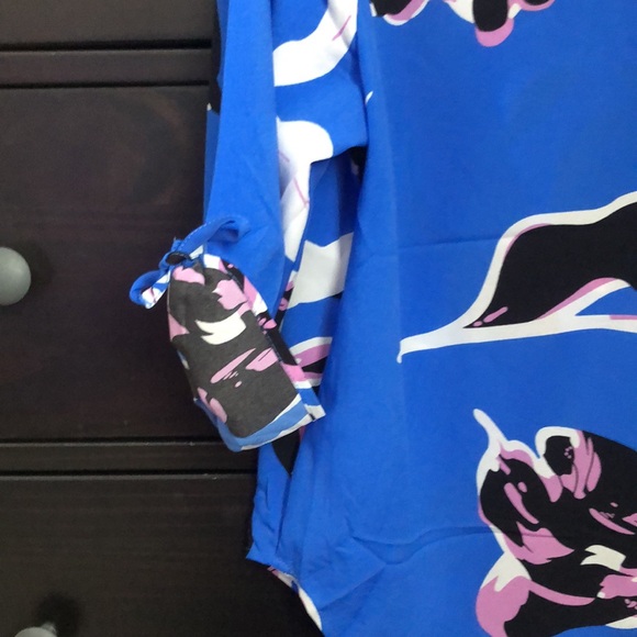 Size Small Vibrant Colors Top - Picture 8 of 8